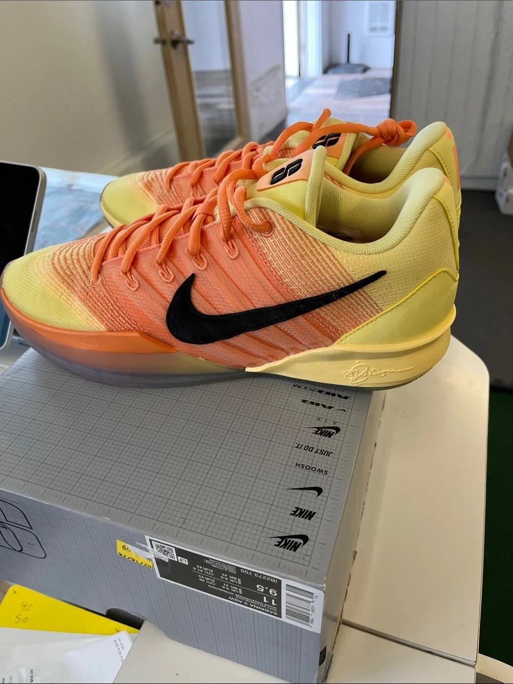 Nike Men’s Orange & Yellow Low-Top Sneakers